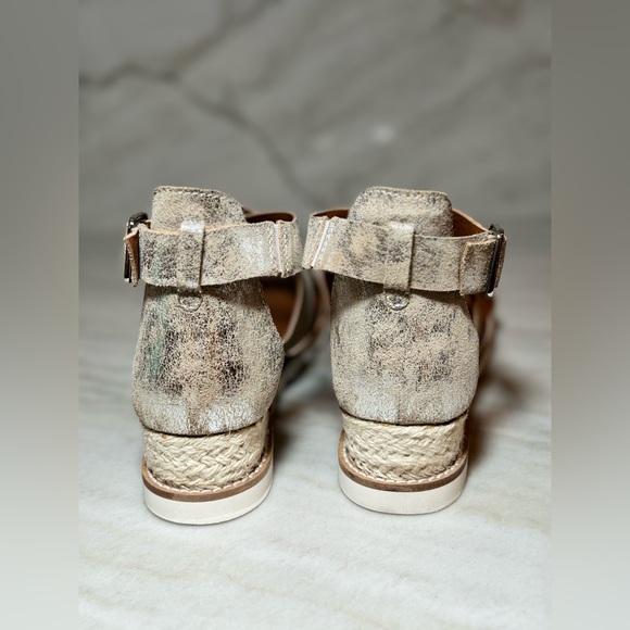 Diba True Qu Aint sandal size 12 subtle gold metallic - Picture 7 of 15